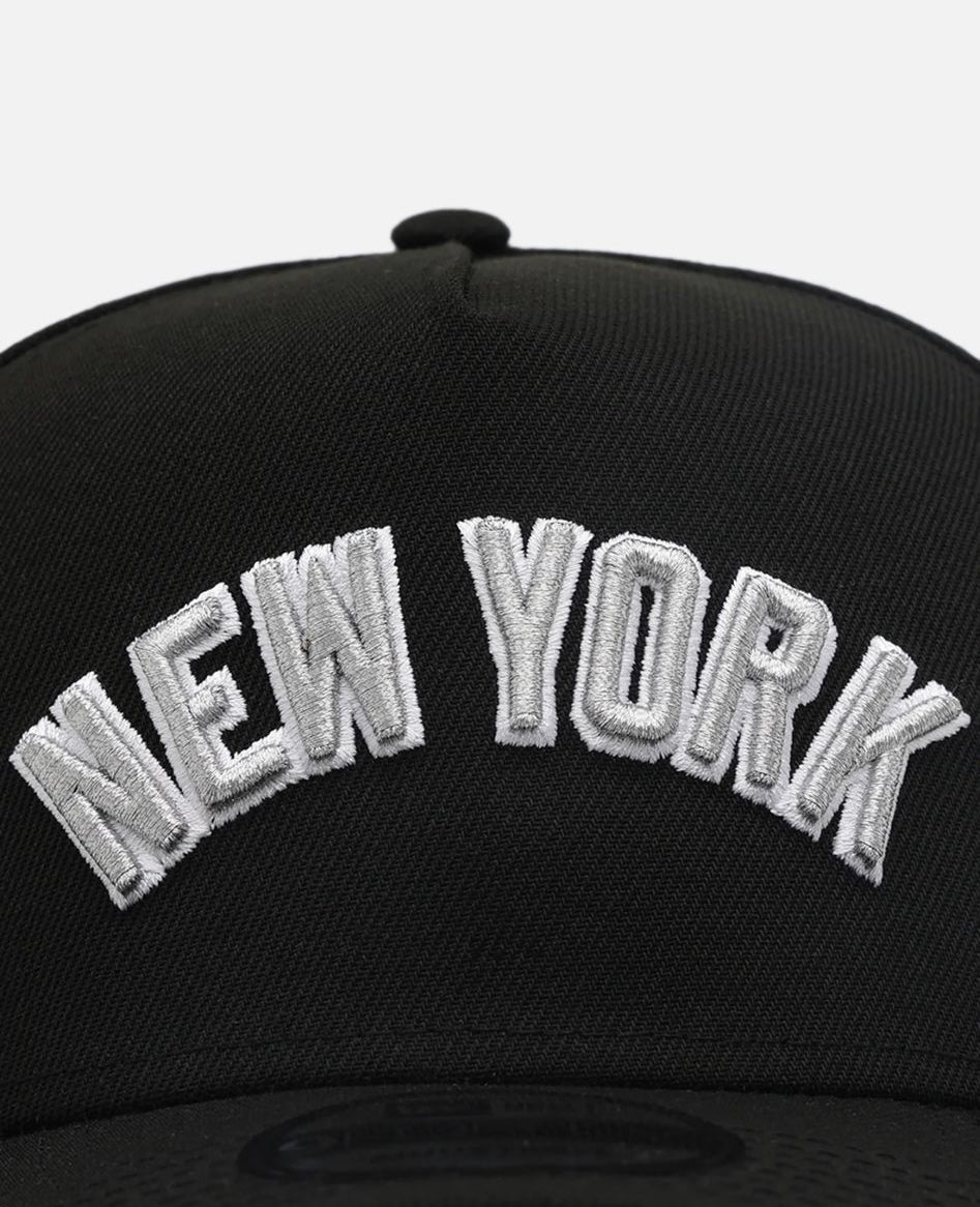 NY YANKEES MEDAL WORDMARK 9FORTY A-FRAME SNAPBACK